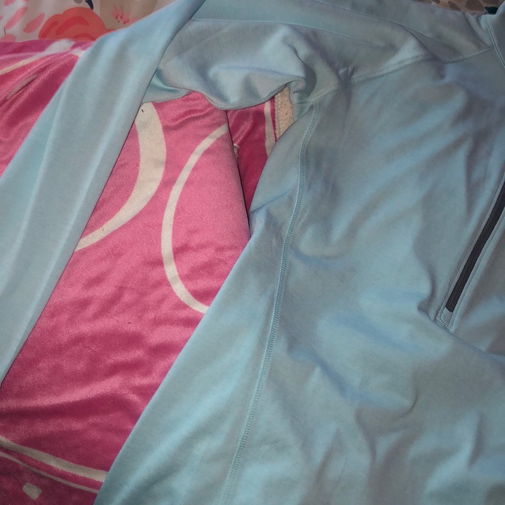 under armor pullover - Picture 2 of 3
